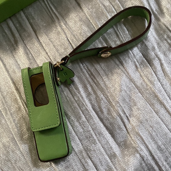 Kate Spade iPod Shuffle holder - Picture 2 of 4